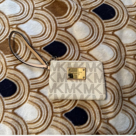 Michael Kors Wristlet - Picture 1 of 3